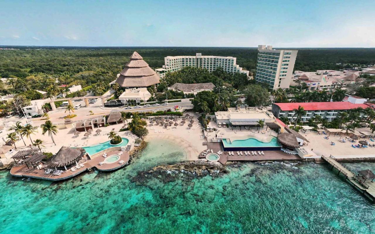 แกรนด์ พาร์ค รอยัล โกซูเมล ออล อินคลูซีฟ Hotel ภายนอก รูปภาพ Aerial view of the resort