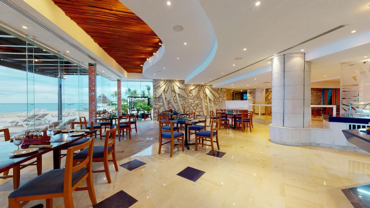 แกรนด์ พาร์ค รอยัล โกซูเมล ออล อินคลูซีฟ Hotel ภายนอก รูปภาพ The restaurant at the hotel