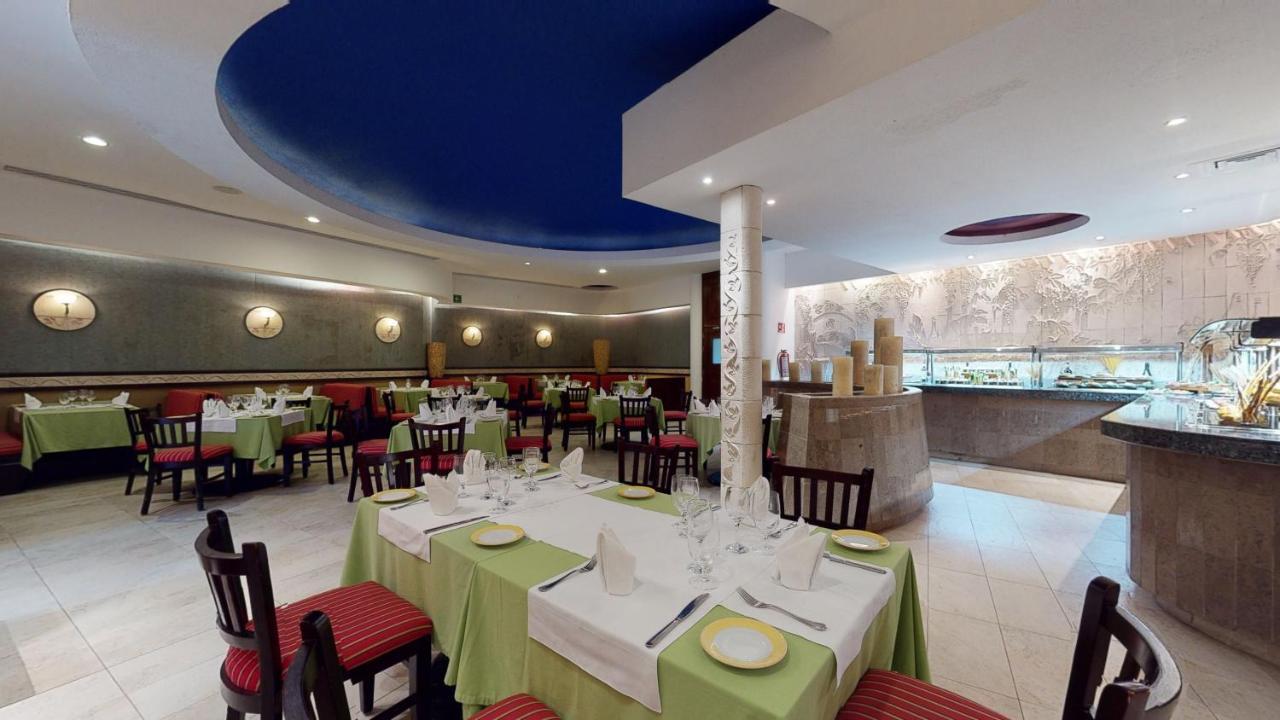 แกรนด์ พาร์ค รอยัล โกซูเมล ออล อินคลูซีฟ Hotel ภายนอก รูปภาพ Restaurant at the hotel