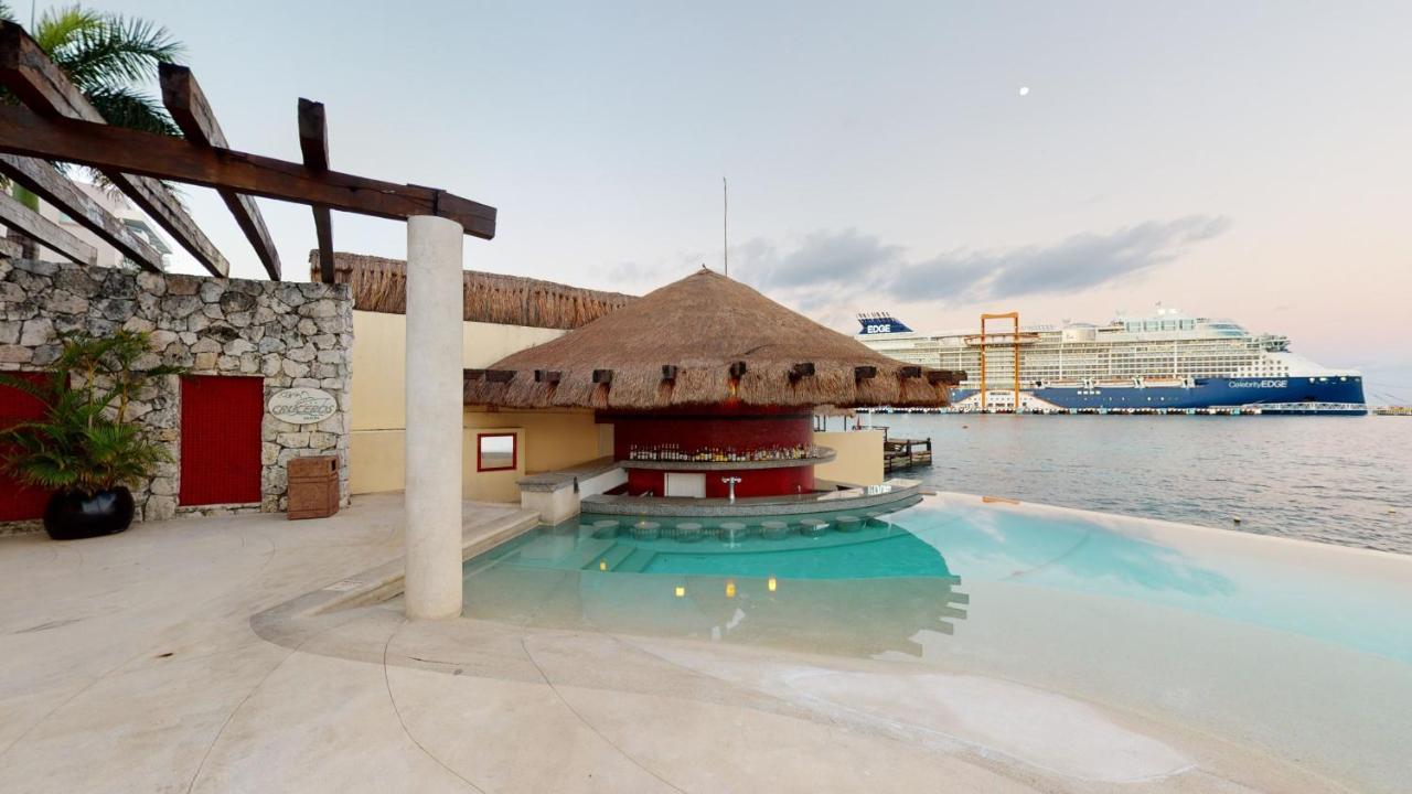 แกรนด์ พาร์ค รอยัล โกซูเมล ออล อินคลูซีฟ Hotel ภายนอก รูปภาพ The swim-up bar at the Grand Palladium Resort & Spa, Cancun