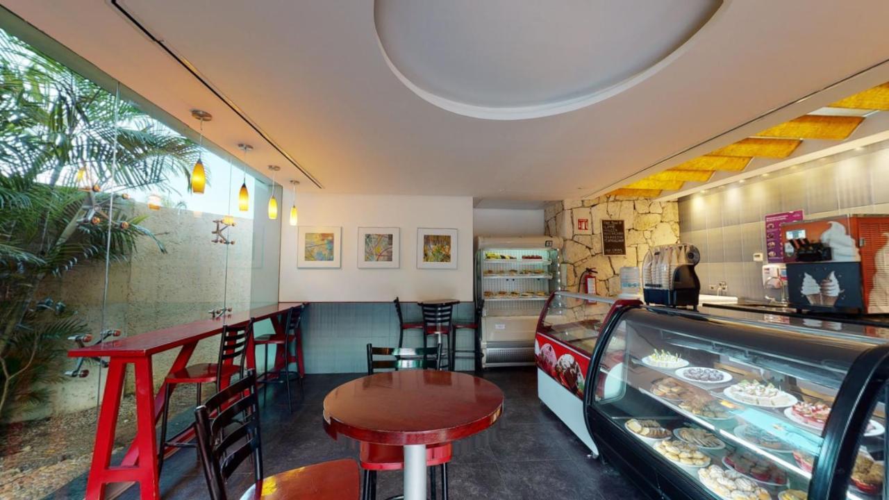 แกรนด์ พาร์ค รอยัล โกซูเมล ออล อินคลูซีฟ Hotel ภายนอก รูปภาพ A pastry shop in Mexico City